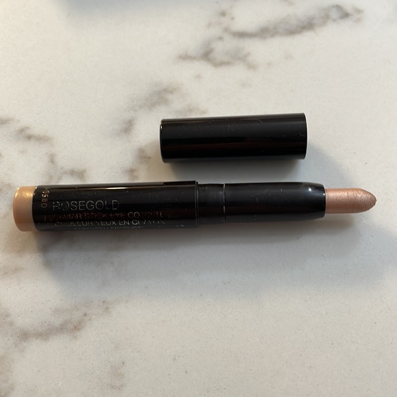 Stila liquid eyeshadow in Sassy and Laura Mercier eyeshadow stick in rose gold - Picture 3 of 8